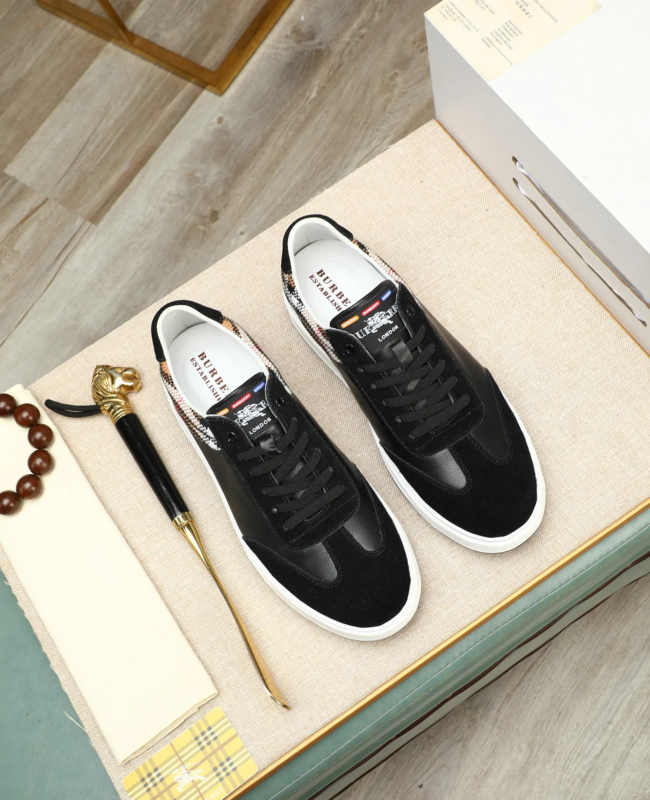 Men's shoes 💰440 ❤️❤️❤️[BURBERRY] Burberry purchasing agent 🔍Men's 🚹New model is synchronized with the official website. The upper is made of imported fabrics and cowhide lining. Completely 1⃣:1⃣ replica🇮🇹, non-slip and wear-resistant rubber outsole ⚠original factory goods, 🔍🔍high quality, please look at the details, welcome to compare⚠Size: 38-44